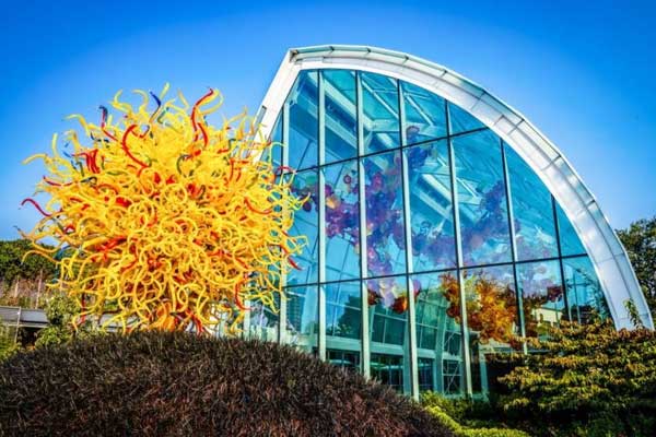 Colorful glass sculptures at Chihuly Garden